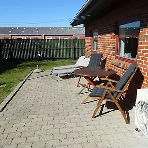 Fin Med Lukket Have Appartement